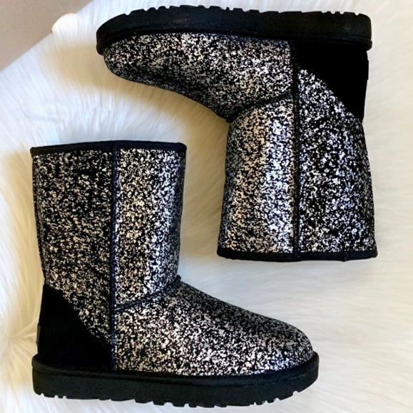 Ugg Classic Short II Foil Glam Boots - Picture 10 of 10